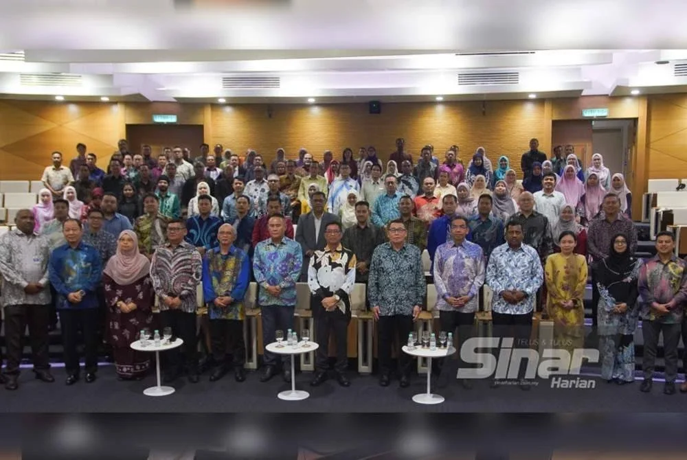 Azam (tengah) ketika RTD Ketua Pesuruhjaya SPRM di Kuala Lumpur pada Khamis. Foto Sinar Harian - ROSLI TALIB