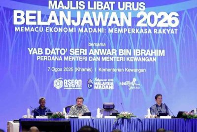 Menteri Kewangan II, Datuk Seri Amir Hamzah Azizan (dua dari kiri) menyampaikan ucaptama pada Majlis Libat Urus Belanjawan 2026 di Kementerian Kewangan pada 7 Ogos lalu. Foto: Bernama