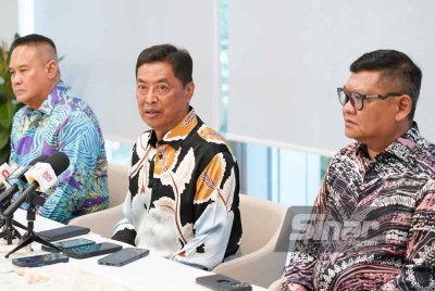 Azam (tengah) dalam sidang akhbar Program Persidangan Meja Bulat Ketua Pesuruhjaya SPRM di Kuala Lumpur pada Khamis. Foto: Rosli Talib