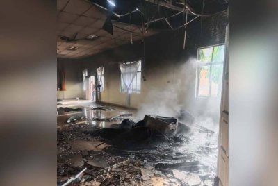 Sebuah pusat jagaan di Kaki Bukit, Perlis terbakar dipercayai dilakukan oleh salah seorang penghuni warga emas. 