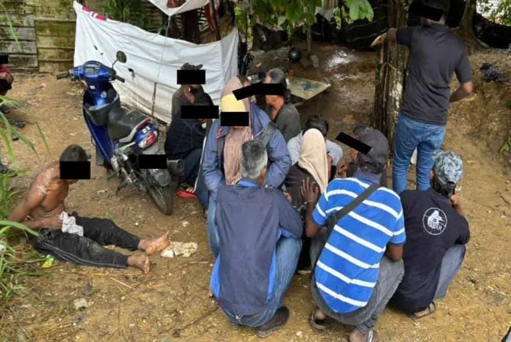 Serbuan kali ini memberi tumpuan di lokasi yang dikenal pasti sebagai sarang penagihan termasuk di skim Felda, Felcra, ladang swasta, Projek Perumahan Rakyat Termiskin (PPRT), flat dan jeti nelayan. Foto Polis Perak