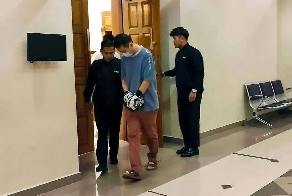 Tertuduh didenda RM5,000 dalam Mahkamah Sesyen di sini pada Jumaat selepas mengaku bersalah dan disabitkan atas kesalahan memberi rasuah RM1,500 kepada pegawai polis tahun lalu.