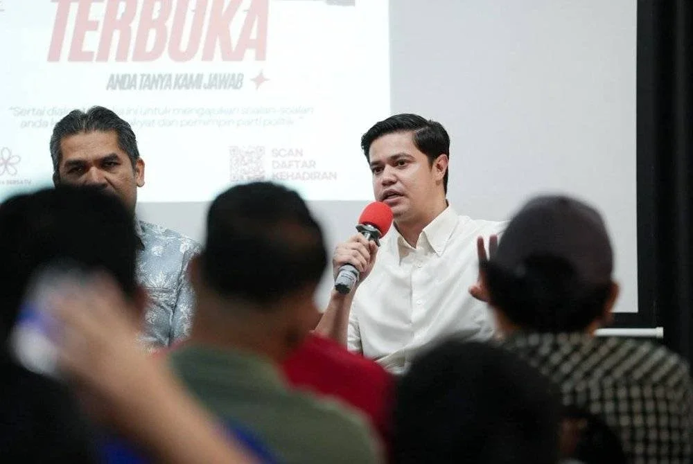 Na’im (kanan) pada program Dialog Terbuka yang turut menampilkan Ahli Parlimen Putrajaya, Datuk Dr Radzi Jidin dan ADUN Taman Medan, Dr Afif Bahardin.