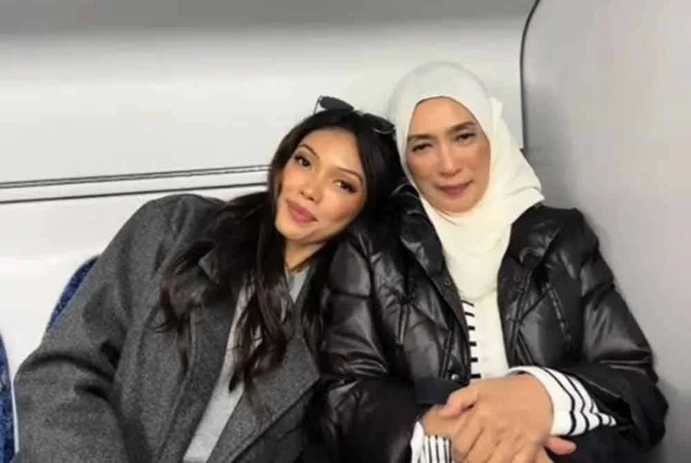 Delilah bersama ibunya, Zuhaimi.