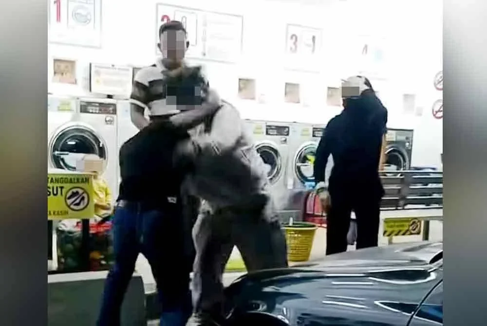 Polis minta dua lelaki untuk tampil bantu siasatan berhubung video tular pergaduhan di hadapan kedai dobi di Tumpat.