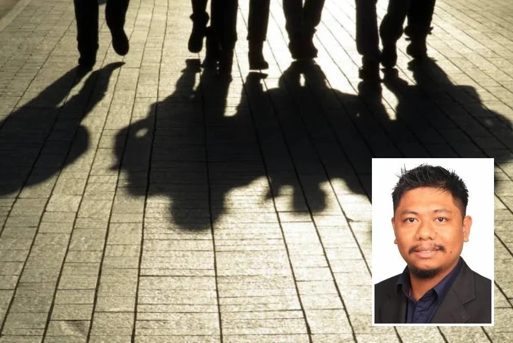 Masyarakat beranggapan politik kotor dan dipenuhi elemen gangsterisme. (Gambar kecil: Ariff Aizuddin)