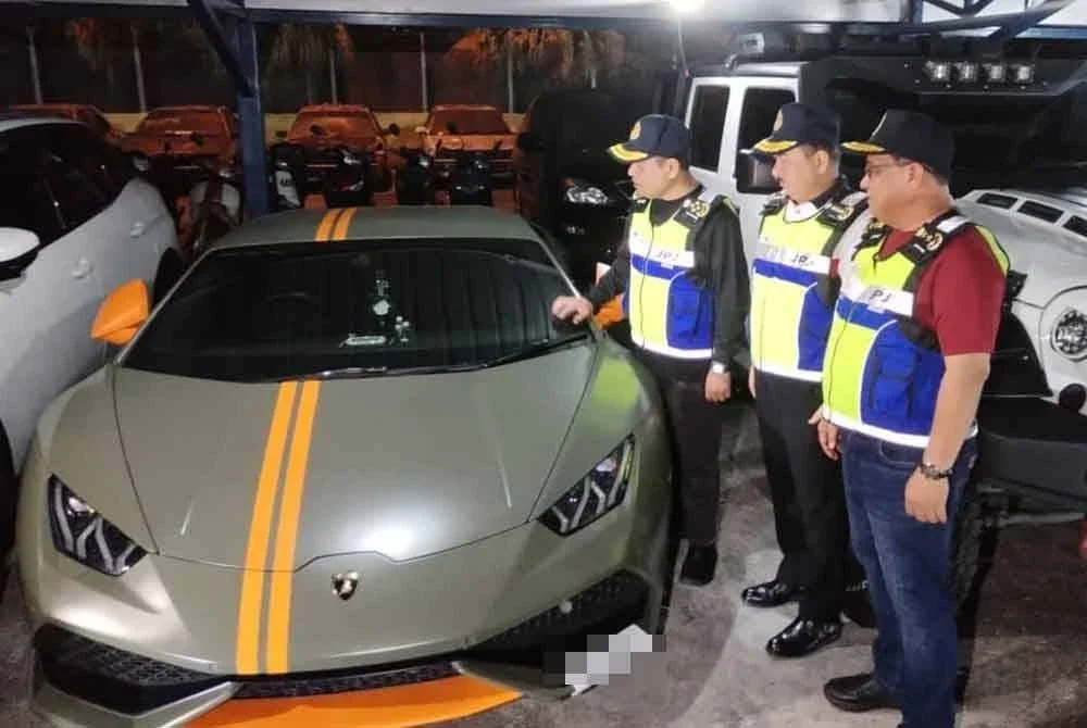 Salah satu kereta mewah yang disita JPJ dalam Ops Luxury.