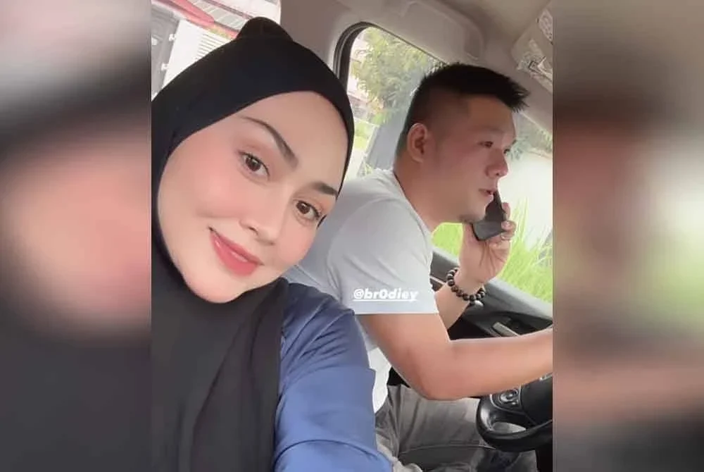 Eda (kiri) berkongsi gambar bersama suami.