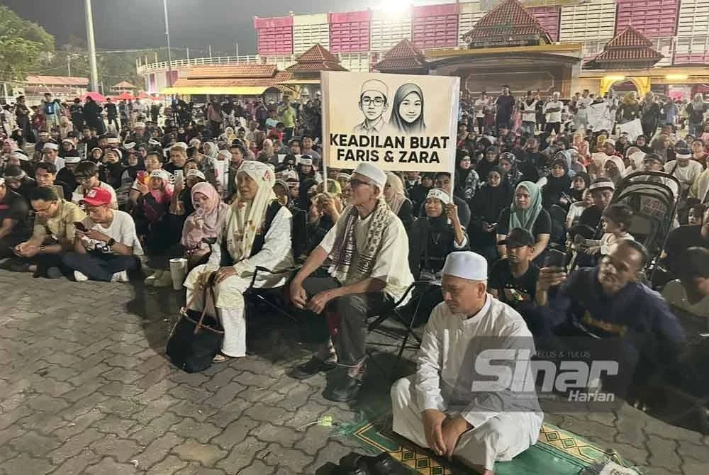 Ruhani (kiri) dan Wan Abdul Rahman (kanan) yang bersama-sama dalam perhimpunan solidariti di Kota Bharu. Foto Sinar Harian - ADILA SHARINNI WAHID