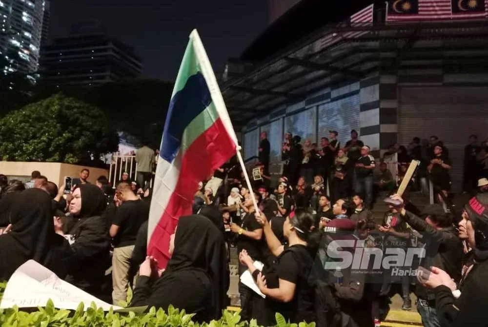 Himpunan 'Justice For Zara' di Kuala Lumpur menyaksikan ibu bapa dan anak muda hadir bersolidariti menuntut keadilan untuk Zara Qairina.