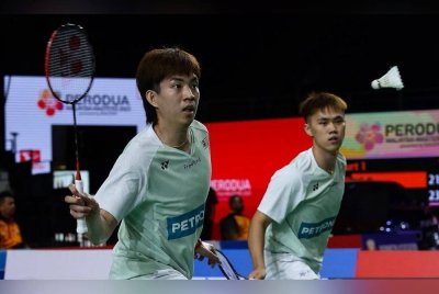 Wei Chong (kiri) dan Kai Wun bertekad untuk menumpaskan pasangan China dan Korea Selatan dalam saingan Badminton Dunia di Paris akhir bulan ini. Foto Agensi