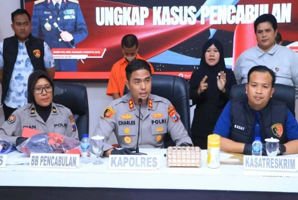 Suspek berinisial SY ditahan kerana didakwa melakukan pencabulan ke atas kanak-kanak bawah umur. Foto JPNN.com