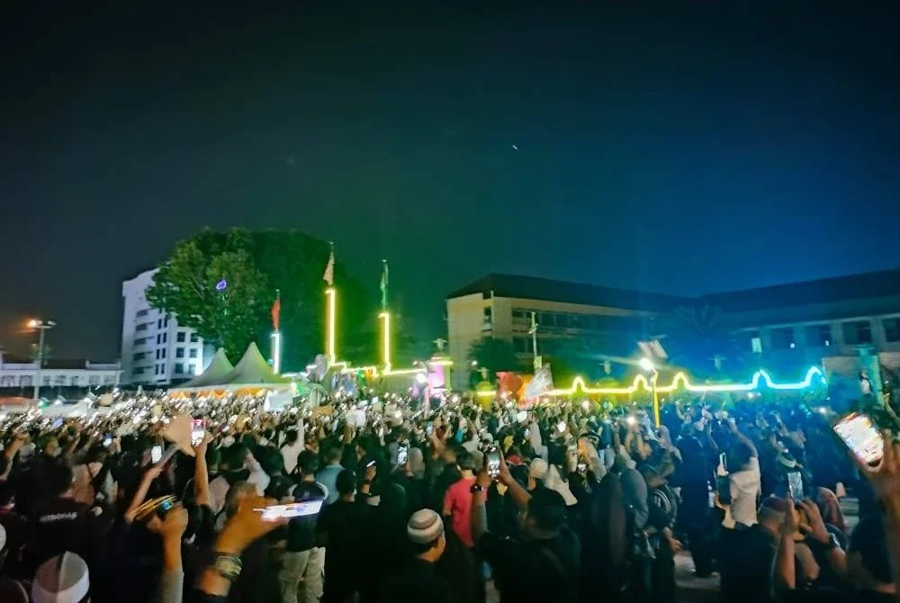 Peserta himpunan hadir menyatakan sokongan terhadap #justiceforzara. 