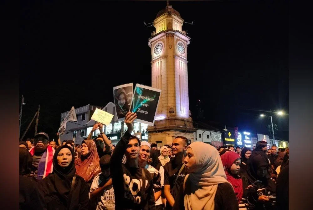 Peserta himpunan #justiceforzara menyatakan solidariti terhadap kes terbabit.