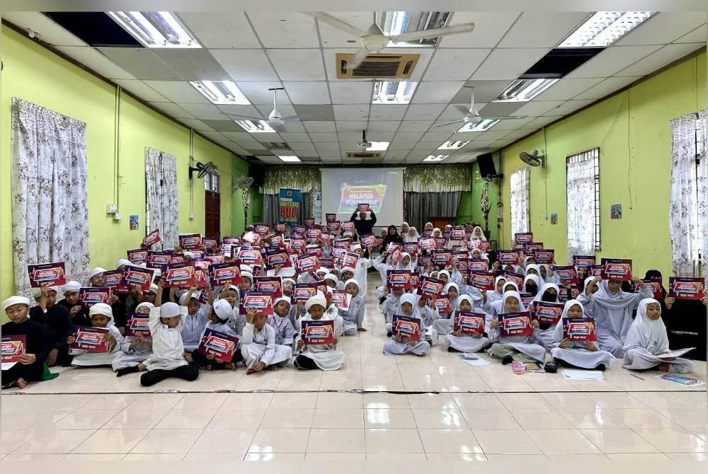 Para pelajar Pusat Pengajian Islam Tok Kenali yang bakal menyertai Malaysia #QuranHour di Kelantan pada 30 Ogos ini.