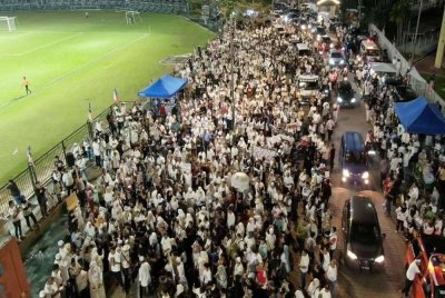 Ribuan manusia berhimpun di Jalan Hang Tuan bagi menuntut keadilan buat Zara Qairina. 