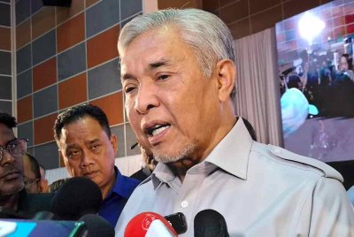 Ahmad Zahid ketika bercakap kepada pemberita selepas Santunan Desa Bersama JPKK dan Komuniti Kemas di Dewan Besar Felcra Changkat Lada, Seberang Perak, Pasir Salak pada Ahad.
