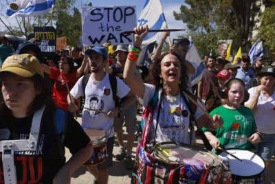 Protes di Israel berlangsung pada Ahad. Foto: AFP