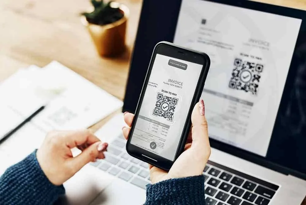 Kecuaian sekecil mengimbas kod atau menekan pautan mencurigakan boleh mengakibatkan kerugian besar. Foto hiasan/123RF