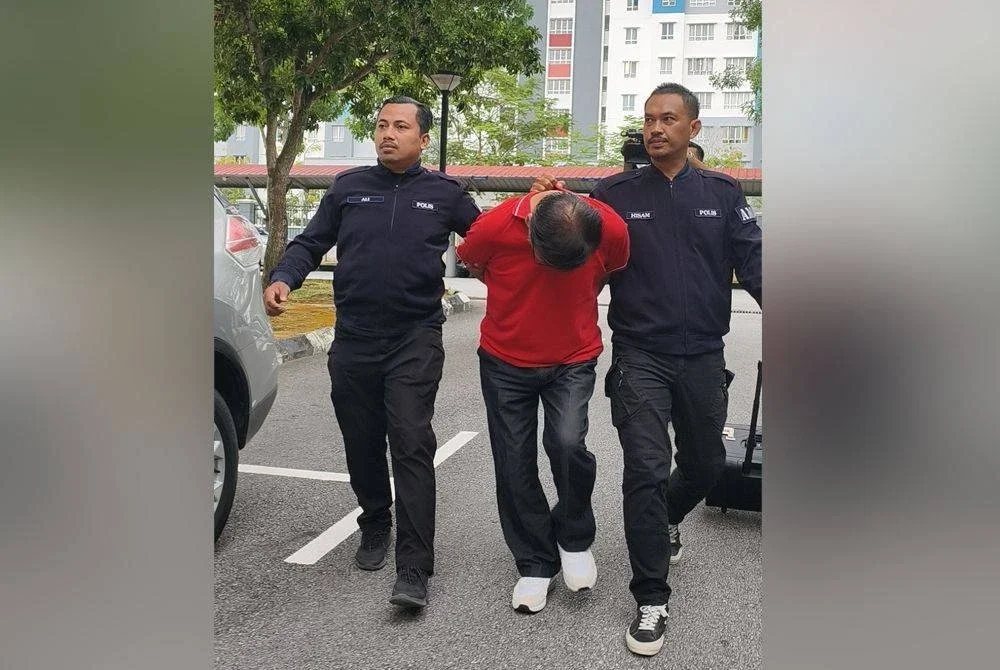 Law Tuan Hai dibawa polis ke mahkamah.