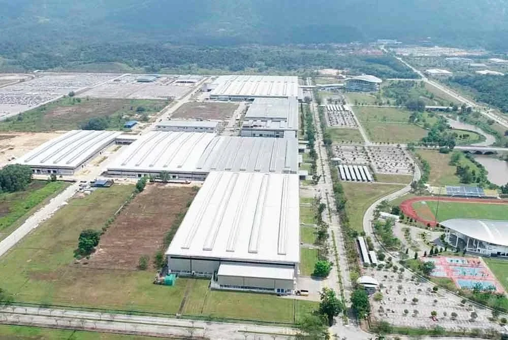 Kilang pembuatan kenderaan elektrik (EV) canggih Proton Holdings Bhd dijangka memulakan proses pengeluaran pada September ini.