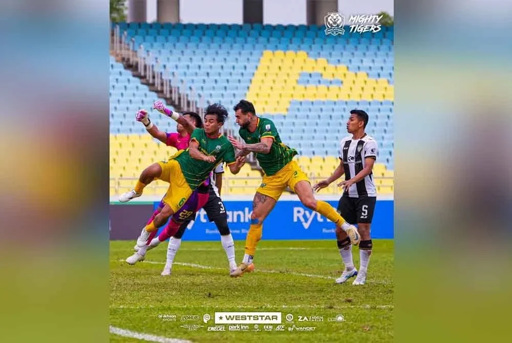Antara aksi Pusingan 16 Piala FA, Imigresen menentang Terengganu di Stadium Negeri Pulau Pinang, Batu Kawan. Foto Imigresen Football Club