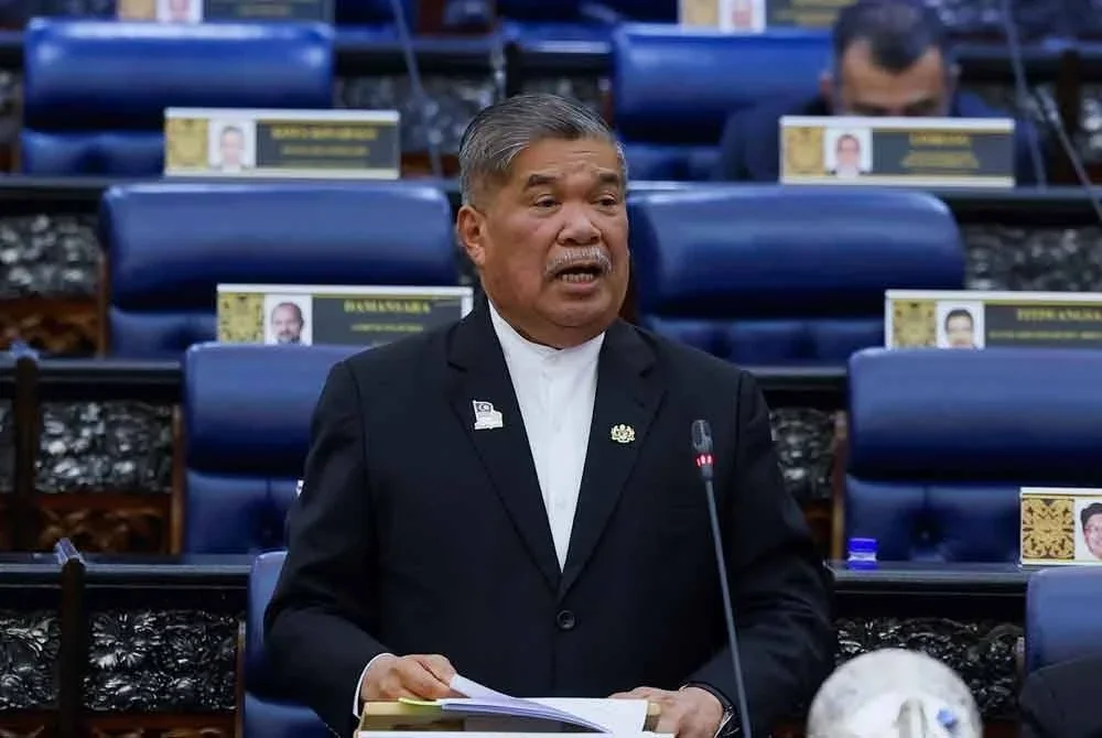 Mohamad ketika sesi penggulungan RMK13 pada Mesyuarat Kedua, Penggal Keempat Parlimen ke-15 Dewan Rakyat di Parlimen pada Isnin. Foto Bernama