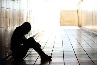 Pakar psikiatri kemudian mengesahkan mangsa menghidap gangguan kemurungan serius (major depressive disorder) dan gangguan kebimbangan (anxiety disorder) serta diberikan ubat untuk membantu proses pemulihannya. Foto hiasan
