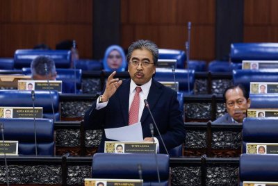 Johari pada sesi pertanyaan-pertanyaan bagi jawab lisan ketika Mesyuarat Kedua, Penggal Keempat Parlimen ke-15 Dewan Rakyat di Bangunan Parlimen pada Isnin. Foto Bernama