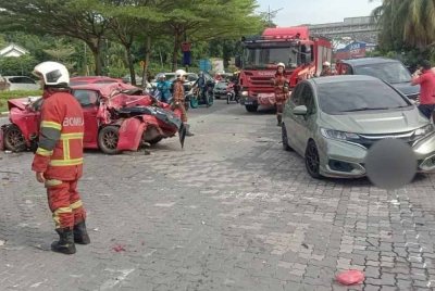 Sebuah lori kren mengalami masalah brek sebelum merempuh enam kereta dan dua motosikal dalam kemalangan berantai di Jalan Kebun Teh Lama, Johor Bahru.