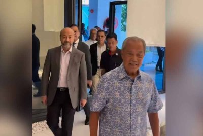 Muhyiddin menghadiri Mesyuarat Bersama Ketua-Ketua Parti Pembangkang di sebuah hotel di Kuala Lumpur pada Isnin.