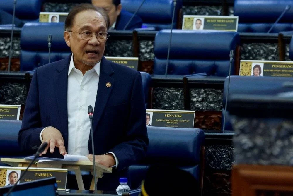 Perdana Menteri yang juga Menteri Kewangan, Datuk Seri Anwar Ibrahim pada sesi menjawab pertanyaan-pertanyaan menteri ketika Mesyuarat Kedua, Penggal Keempat Parlimen ke-15 Dewan Rakyat di Bangunan Parlimen hari ini. Foto Bernama
