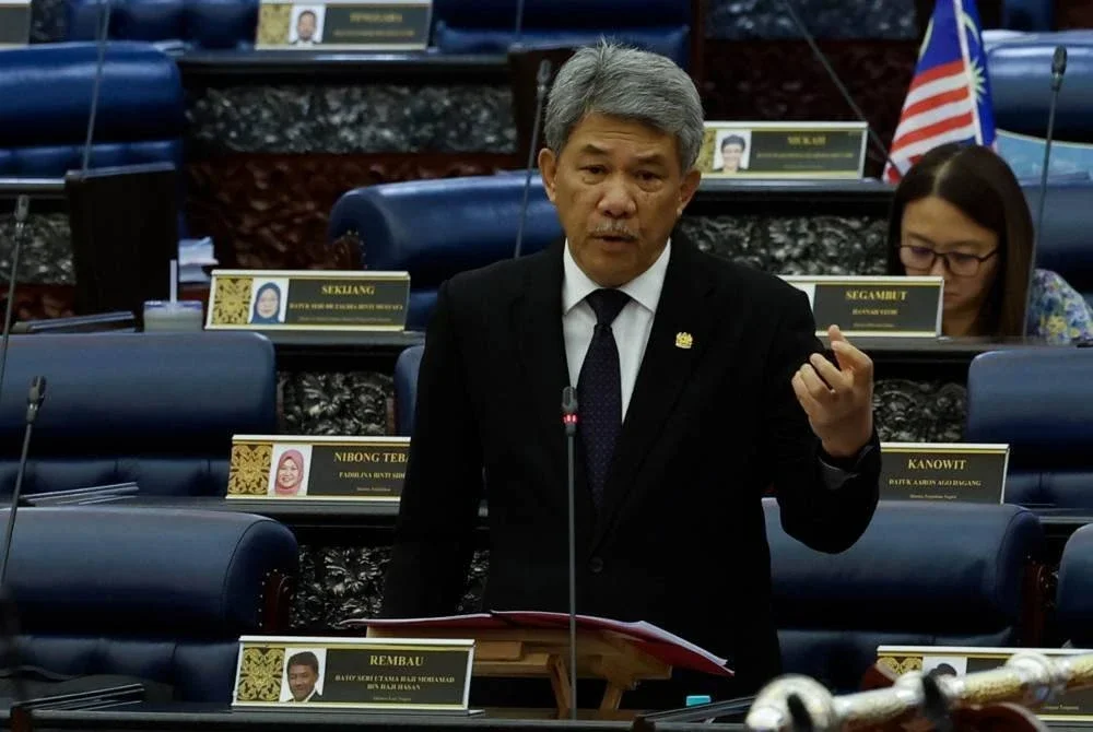 Mohamad Hasan pada sesi pertanyaan-pertanyaan bagi jawab lisan ketika Mesyuarat Kedua, Penggal Keempat Parlimen ke-15 Dewan Rakyat di Bangunan Parlimen hari ini. - Foto: Bernama