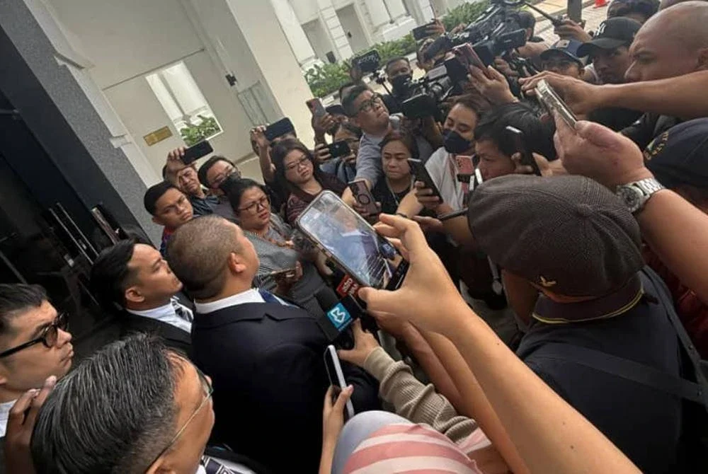 Liputan media oleh pengamal media di Mahkamah Kota Kinabalu turut disertai orang awam yang bukan daripada kalangan wartawan berdaftar.