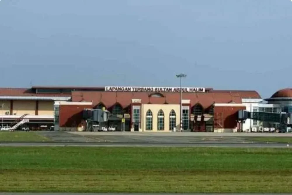 Landasan di Lapangan Terbang Sultan Abdul Halim di Kepala Batas, Kedah dibuka semula pada jam 3 petang hari ini. Gambar fail