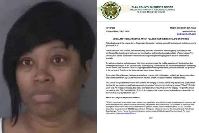 Bronner ditahan pihak berkuasa selepas menghantar anaknya ke sekolah dengan pistol berisi peluru yang disembunyikan dalam beg galas. Foto Serif Clay County