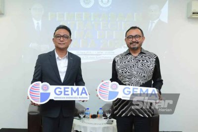 Zulfikri Osman (kiri) dan Norsyahrin ketika gimik pelancaran Agenda Pemerkasaan Strategik GEMA DPMM – MARA 2025 di Anjung Melayu, Jalan Bukit Petaling pada Isnin. FOTO - SINAR HARIAN/MOHD HALIM ABDUL WAHID