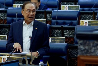 Perdana Menteri yang juga Menteri Kewangan, Datuk Seri Anwar Ibrahim pada sesi menjawab pertanyaan-pertanyaan menteri ketika Mesyuarat Kedua, Penggal Keempat Parlimen ke-15 Dewan Rakyat di Bangunan Parlimen hari ini. Foto Bernama