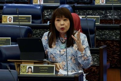 Timbalan Menteri Kewangan merangkap Ahli Parlimen Tanjong Lim Hui Ying pada sesi pertanyaan-pertanyaan bagi jawab lisan ketika Mesyuarat Kedua, Penggal Keempat Parlimen ke-15 Dewan Rakyat di Bangunan Parlimen hari ini. Foto Bernama