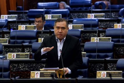 Anthony Loke pada sesi pertanyaan-pertanyaan bagi jawab lisan ketika Mesyuarat Kedua, Penggal Keempat Parlimen ke-15 Dewan Rakyat di Bangunan Parlimen hari ini. Foto Bernama