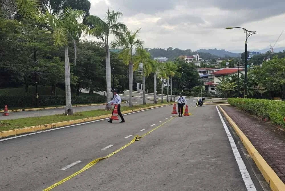 Pasukan keselamatan akan mengadakan dua sekatan jalan di laluan masuk ke mahkamah bagi mengawal keselamatan di lokasi.