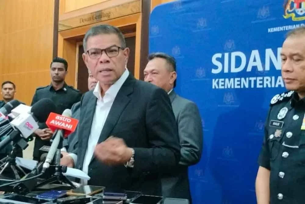 Saifuddin Nasution dalam sidang akhbar sempena Perhimpunan Bulanan KDN, di Putrajaya pada Rabu.