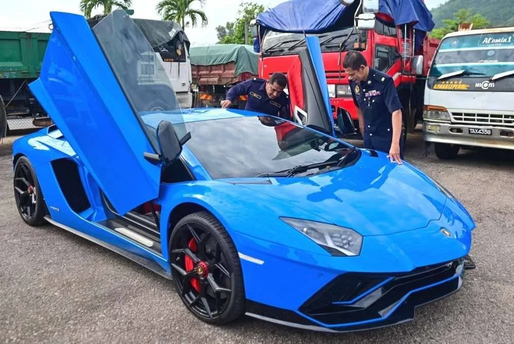 Sebuah Lamborghini antara yang disita JPJ Terengganu dalam Ops Luxury dijalankan pada 1 hingga 19 Ogos lalu.