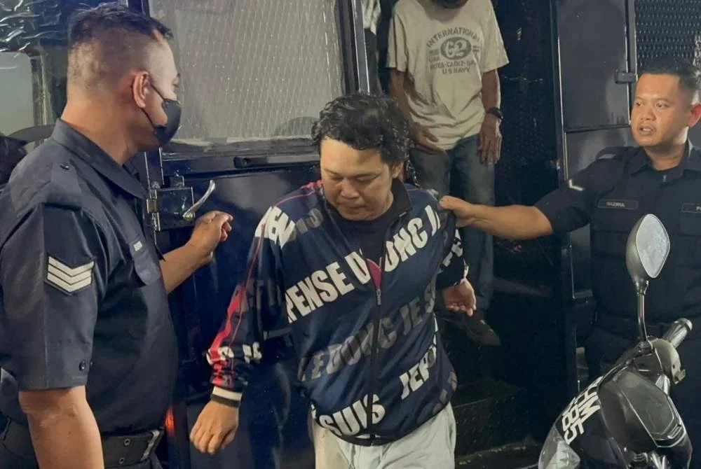 Tertuduh dibawa ke Mahkamah Majistret Butterworth untuk didakwa namun terpaksa ditangguhkan kerana tiada jurubahasa Vietnam.