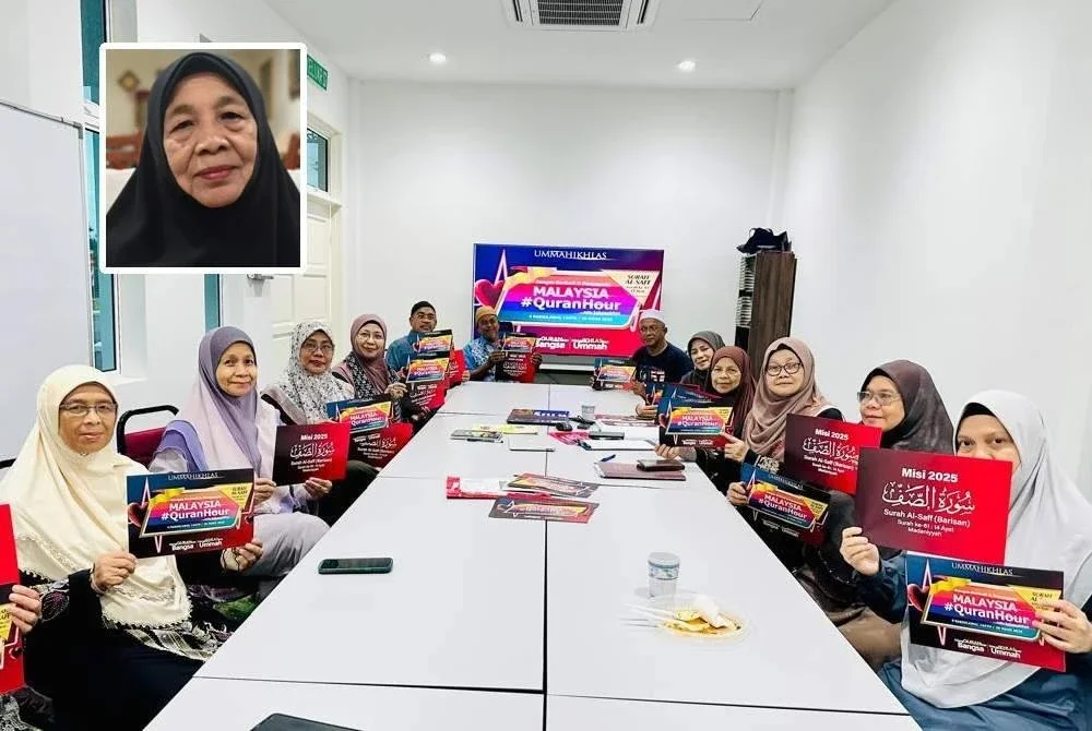 Gharizah(tiga dari kiri) mengajak masyarakat menyertai program Malaysia#QuranHour. Foto kecil: Fatimah.