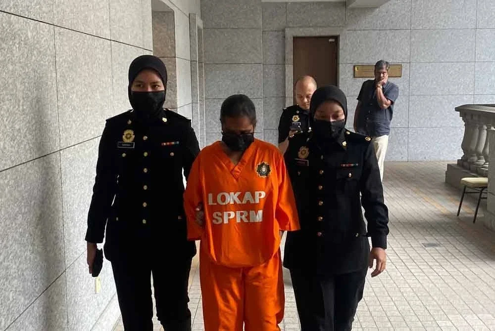 Seorang ejen insurans direman lima hari bagi membantu siasatan kes pelaburan palsu bernilai RM21 juta.