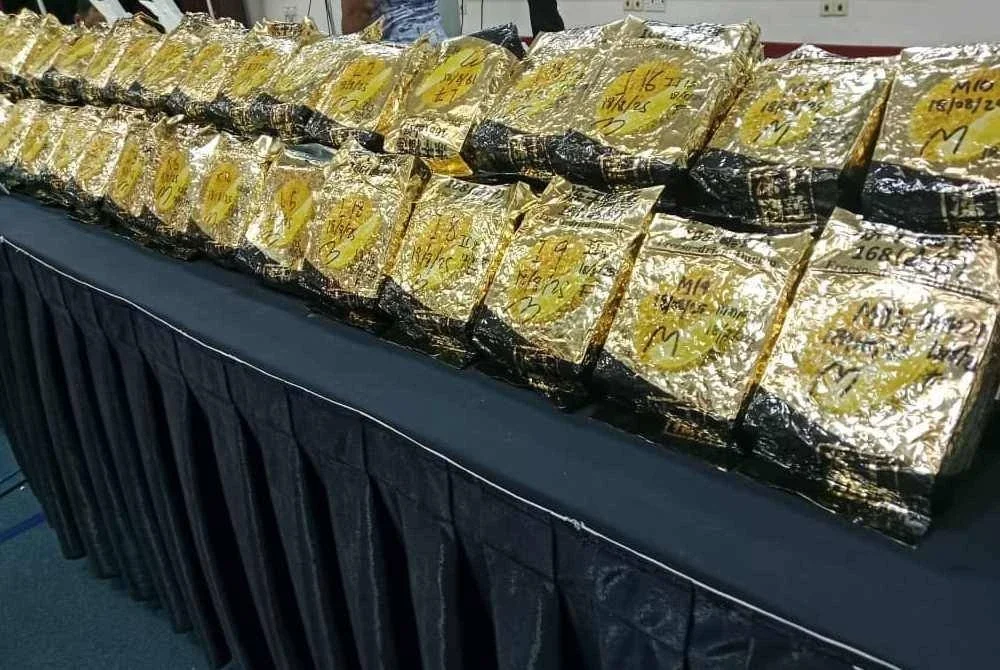 Antara bungkusan isi durian kering yang digunakan sindiket pengedaran dadah yang dibongkar menerusi serbuan dijalankan.