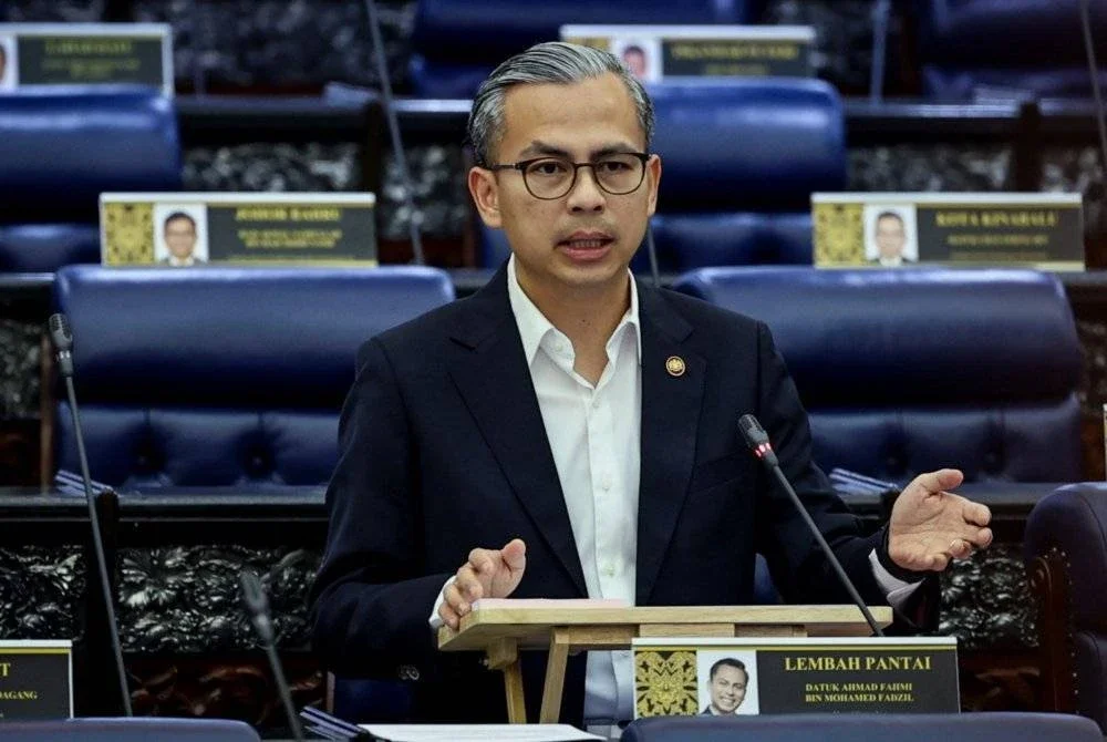 Fahmi bercakap pada Mesyuarat Kedua, Penggal Keempat Parlimen ke-15 Persidangan Dewan Rakyat di Bangunan Parlimen pada Rabu. Foto Bernama