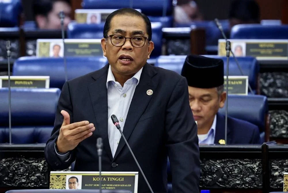 Menteri Pertahanan Datuk Seri Mohamed Khaled Nordin sempena Mesyuarat Kedua, Penggal Keempat Parlimen ke-15 Persidangan Dewan Rakyat di Bangunan Parlimen pada Rabu. Foto Bernama