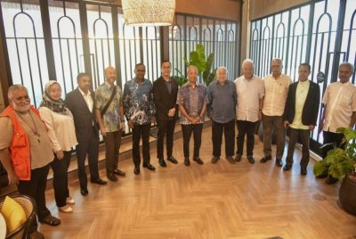 Pengumuman pembentukan kerjasama longgar 12 parti pembangkang diketuai PN dilihat antara usaha blok tersebut memberi cabaran kepada koalisi Kerajaan Perpaduan yang memegang tampuk Putrajaya ketika ini menuju PRU16.